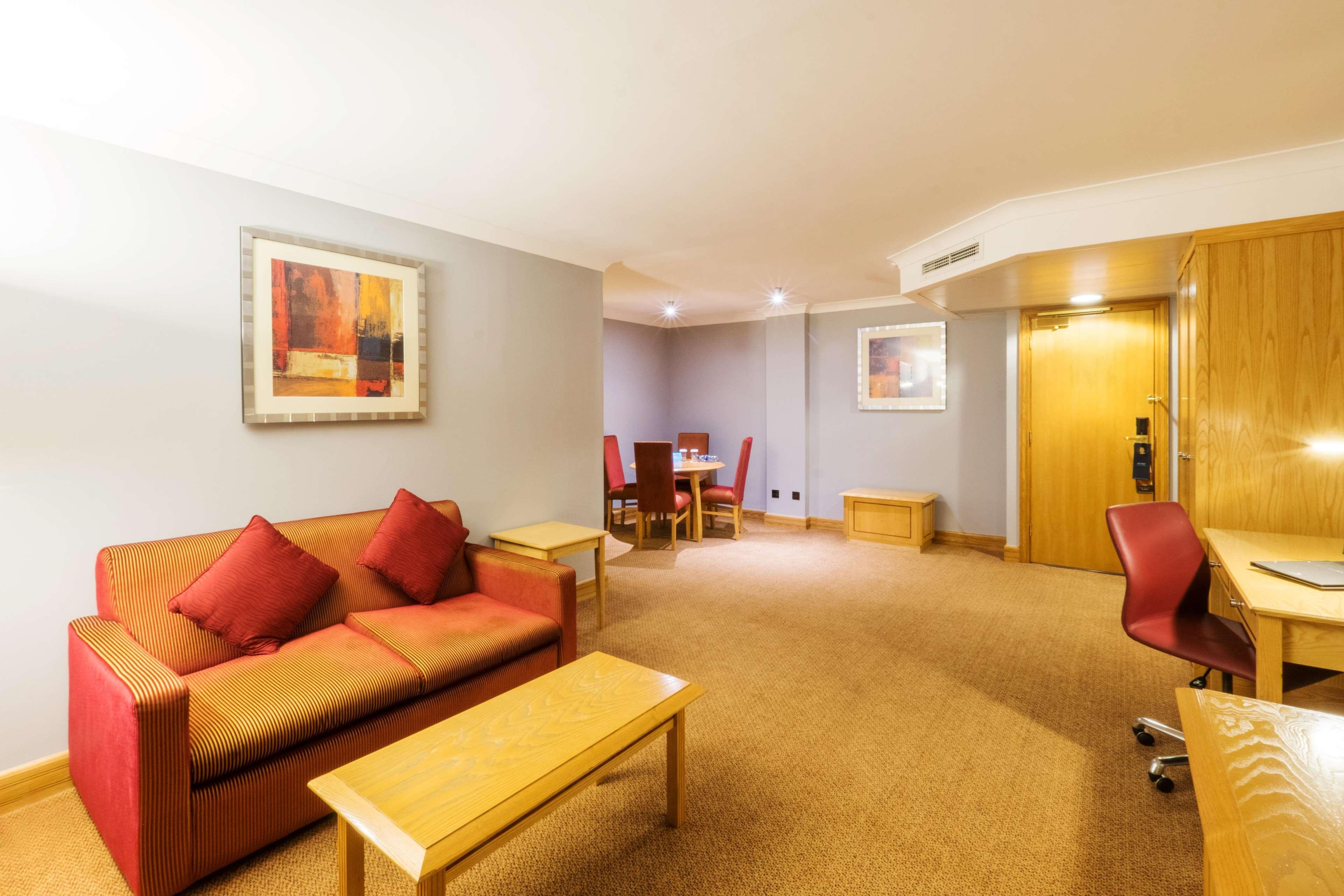 Doubletree By Hilton Swindon Hotel Εξωτερικό φωτογραφία