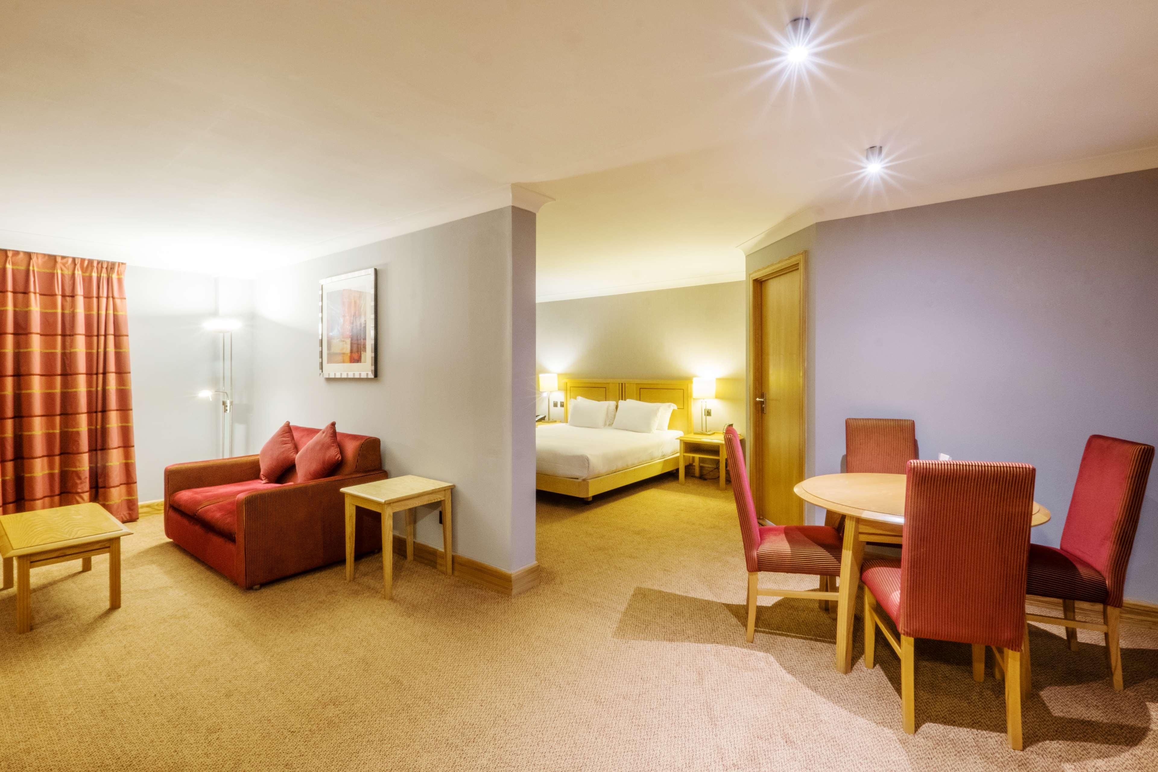 Doubletree By Hilton Swindon Hotel Εξωτερικό φωτογραφία