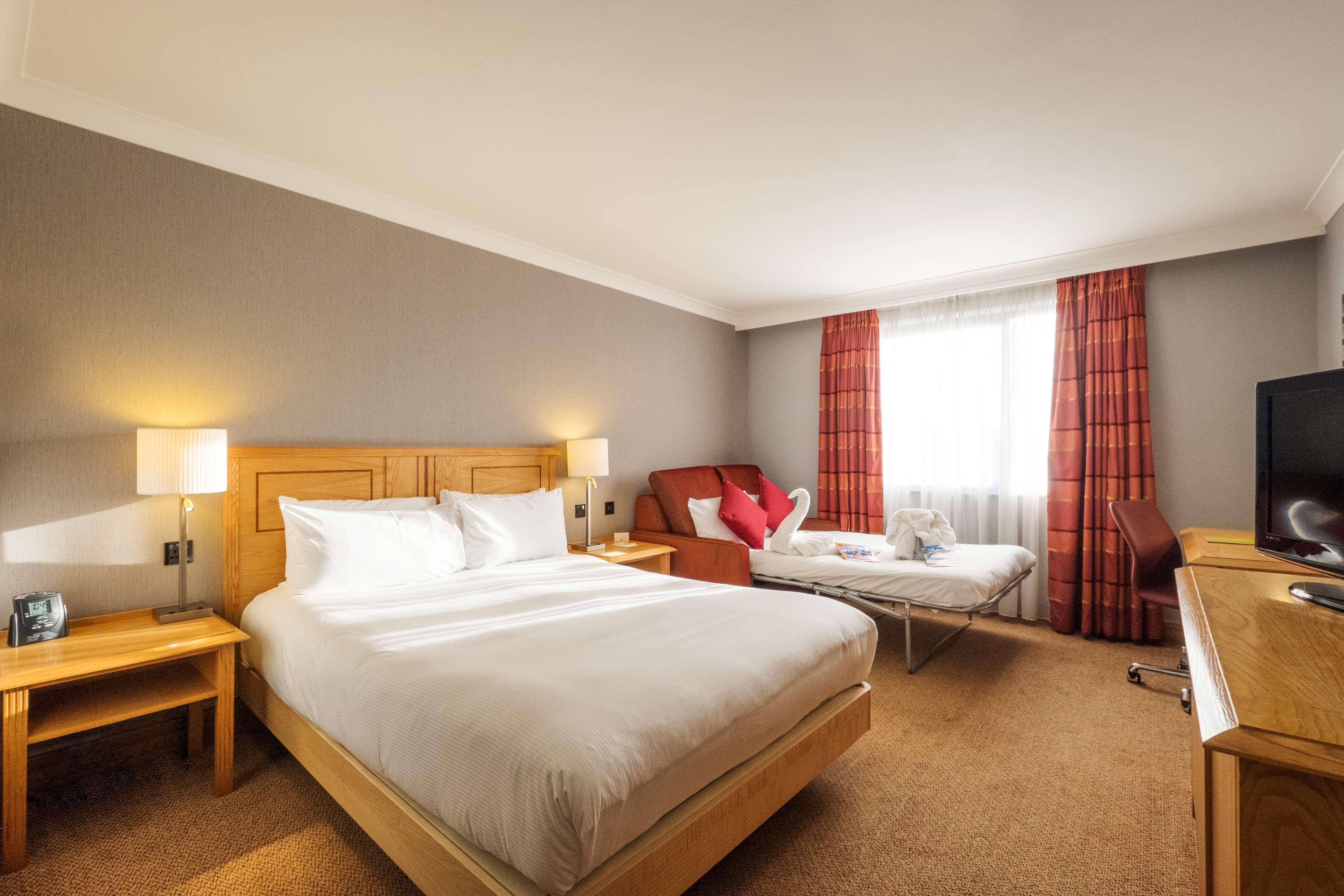 Doubletree By Hilton Swindon Hotel Εξωτερικό φωτογραφία
