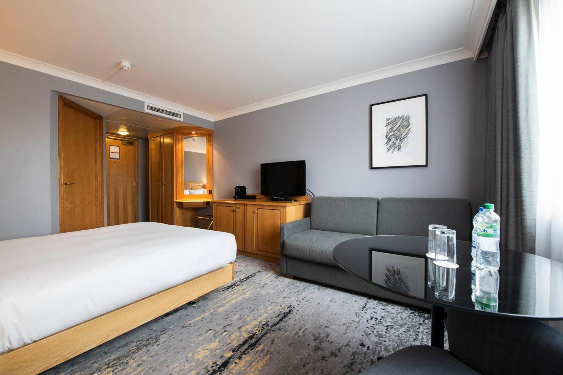 Doubletree By Hilton Swindon Hotel Εξωτερικό φωτογραφία