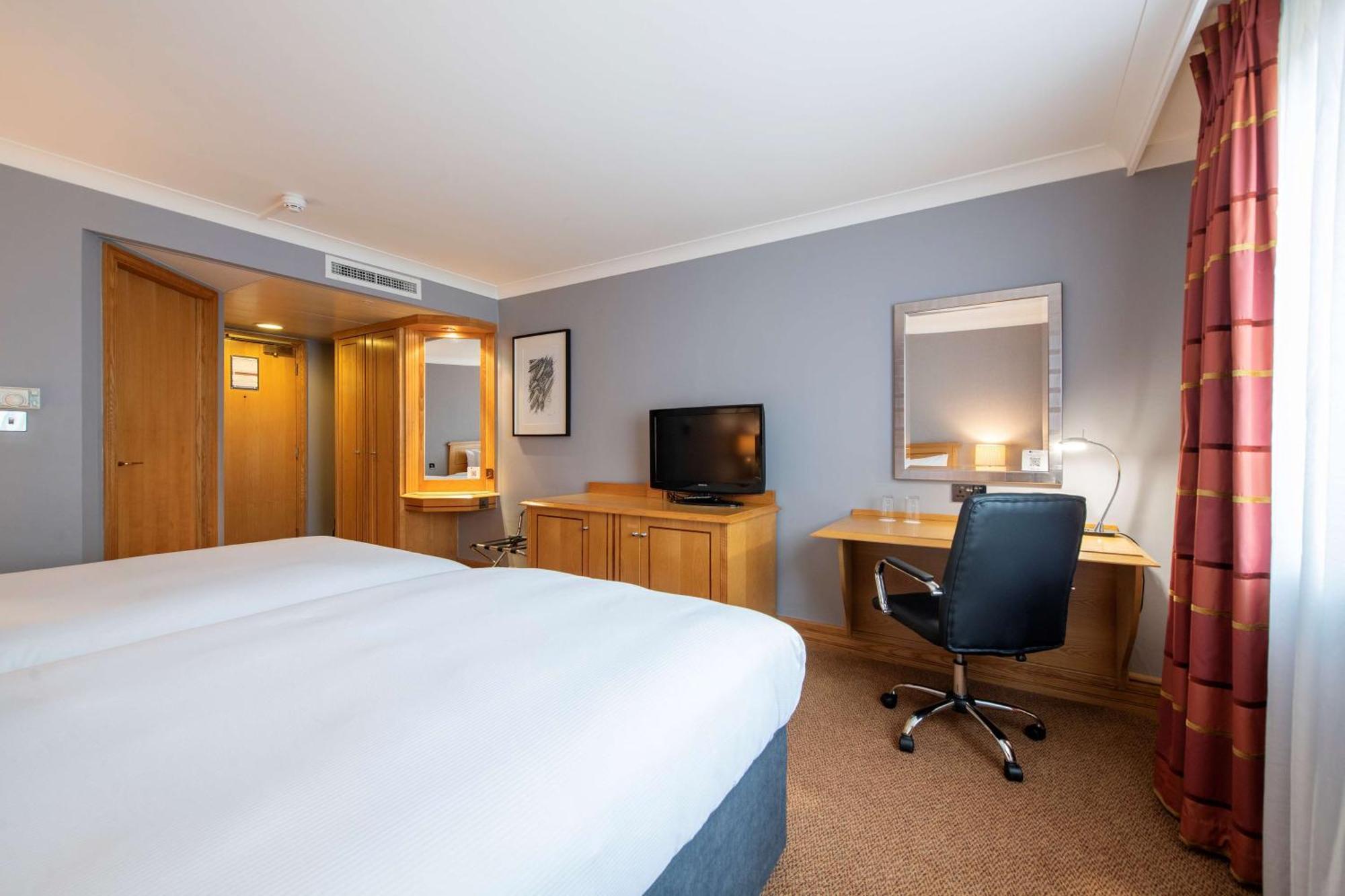 Doubletree By Hilton Swindon Hotel Εξωτερικό φωτογραφία