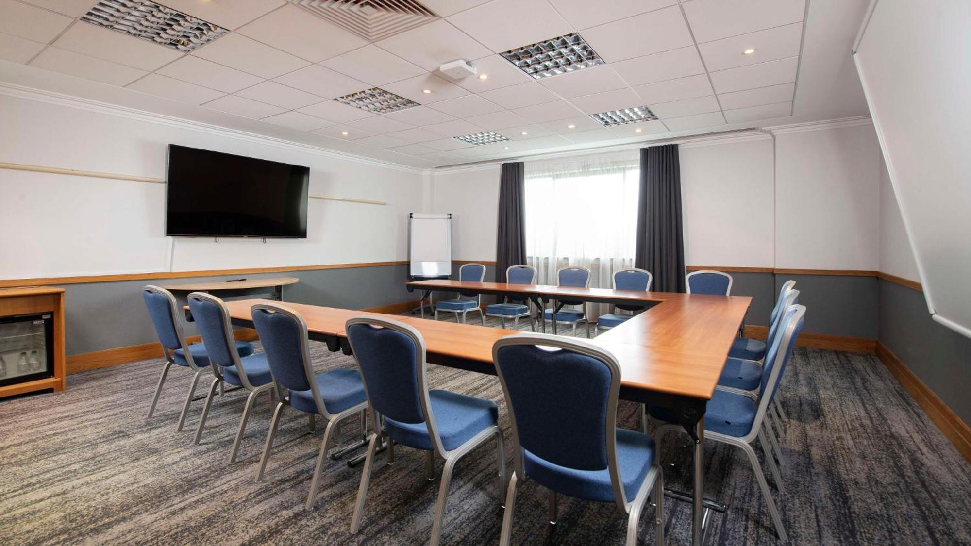 Doubletree By Hilton Swindon Hotel Εξωτερικό φωτογραφία