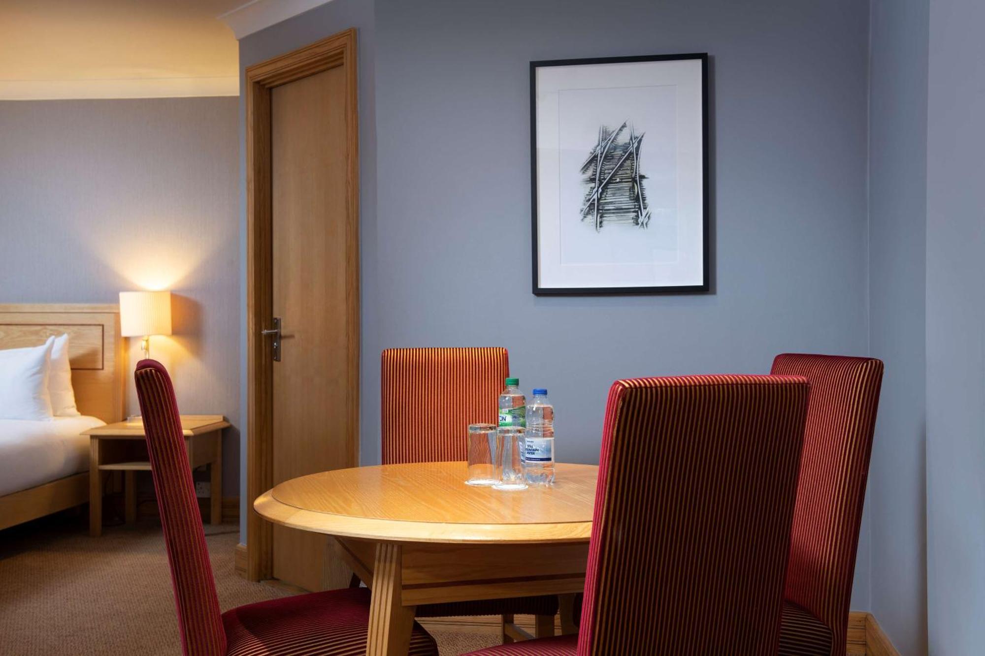Doubletree By Hilton Swindon Hotel Εξωτερικό φωτογραφία