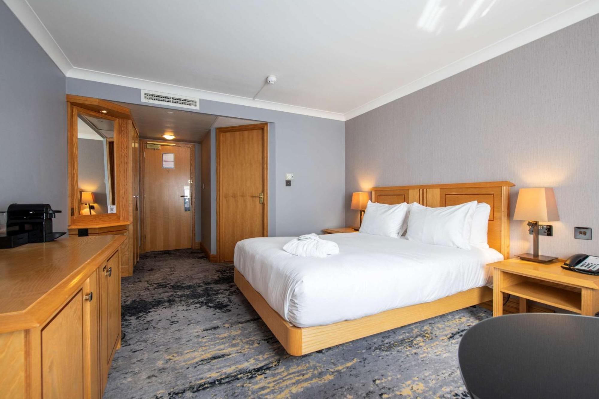Doubletree By Hilton Swindon Hotel Εξωτερικό φωτογραφία