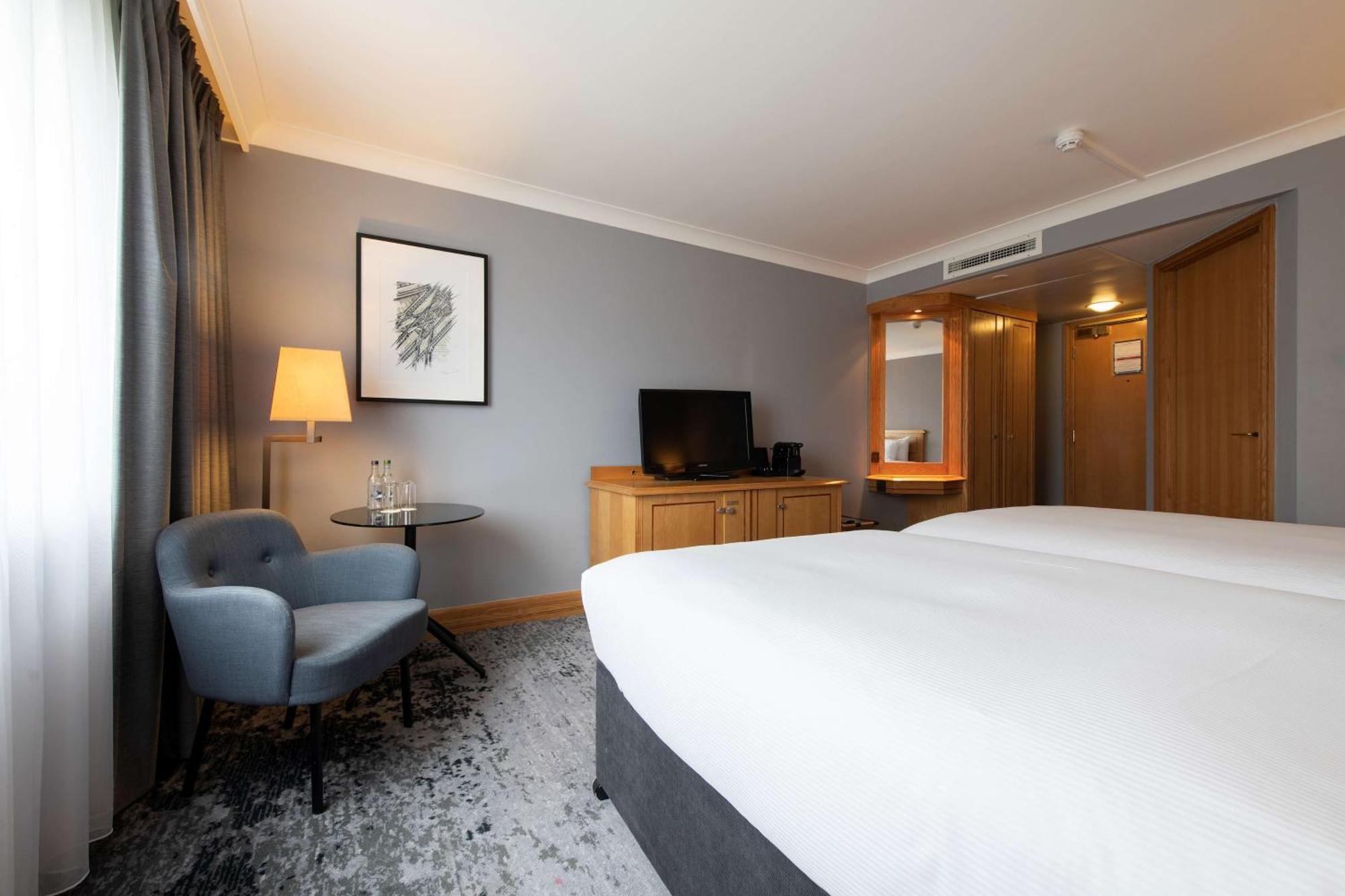 Doubletree By Hilton Swindon Hotel Εξωτερικό φωτογραφία