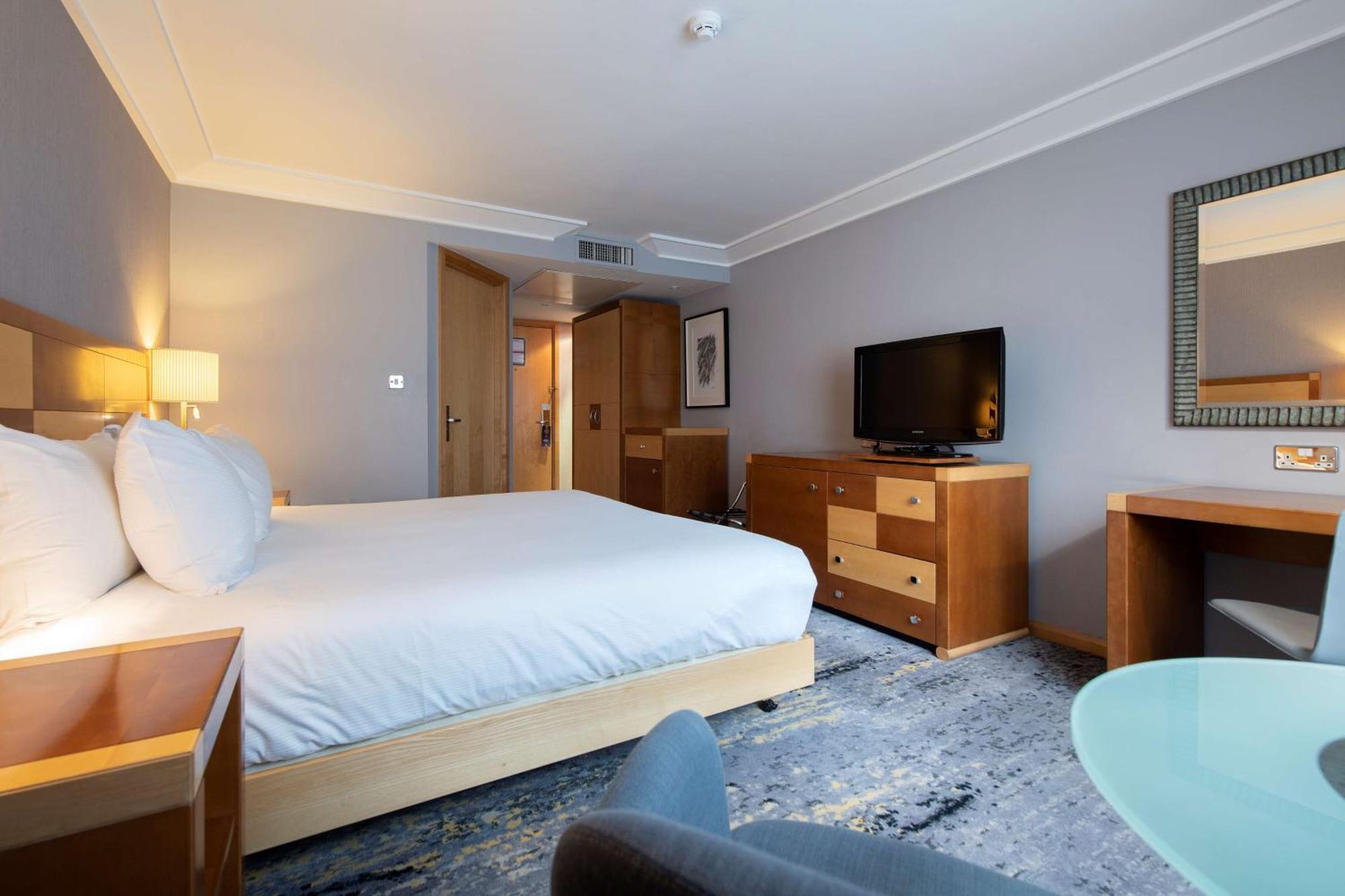 Doubletree By Hilton Swindon Hotel Εξωτερικό φωτογραφία