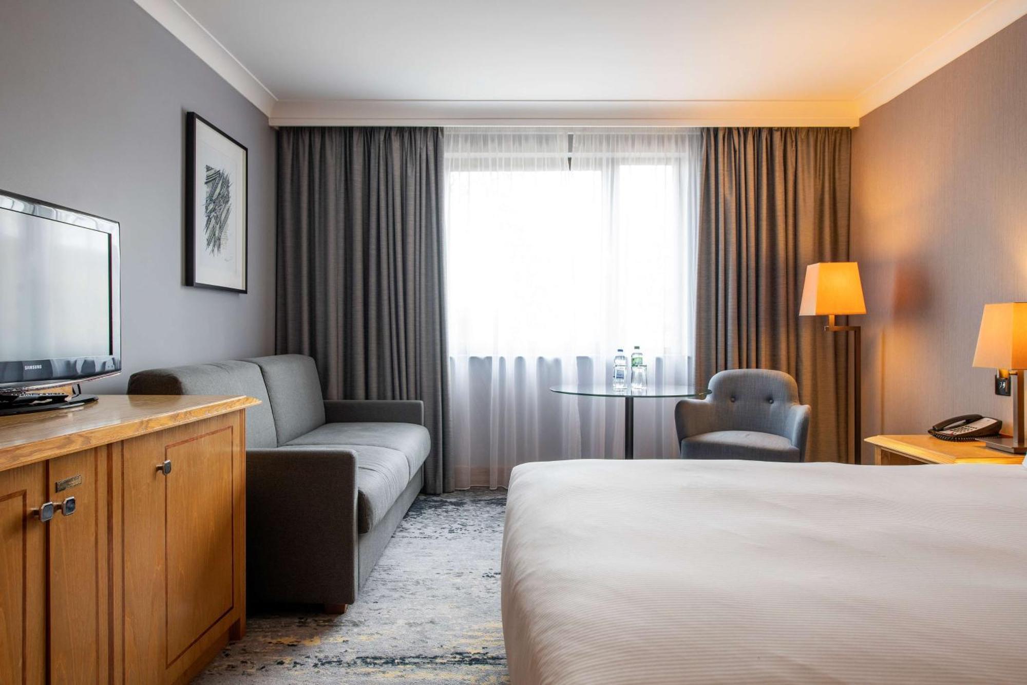 Doubletree By Hilton Swindon Hotel Εξωτερικό φωτογραφία