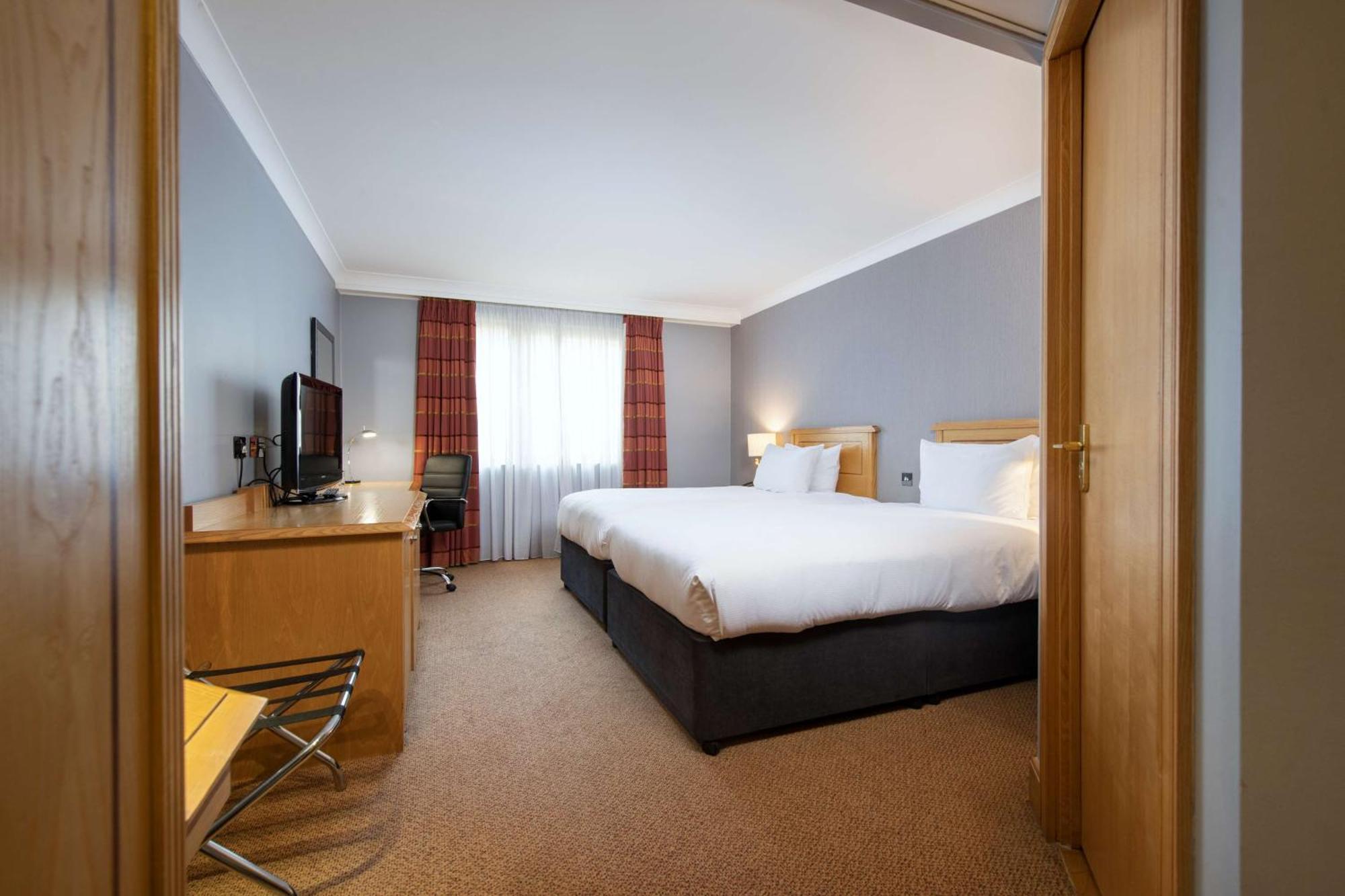 Doubletree By Hilton Swindon Hotel Εξωτερικό φωτογραφία
