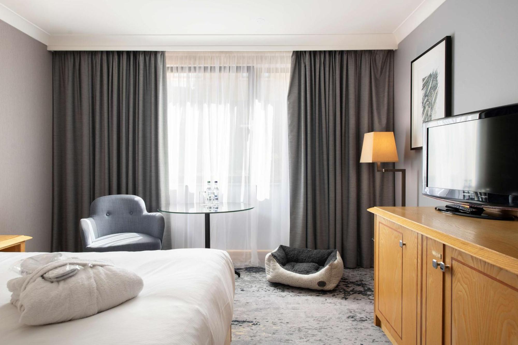 Doubletree By Hilton Swindon Hotel Εξωτερικό φωτογραφία