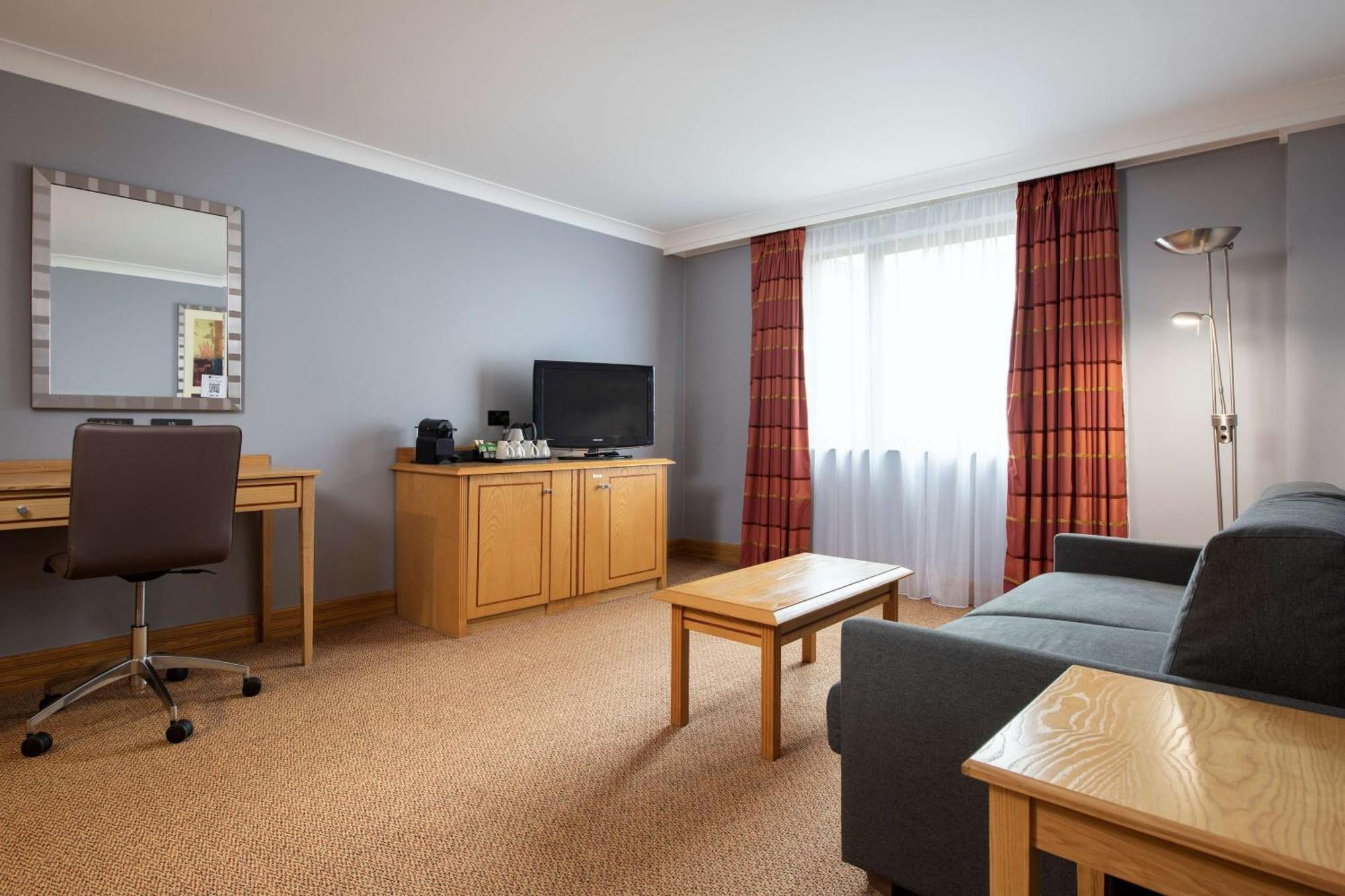 Doubletree By Hilton Swindon Hotel Εξωτερικό φωτογραφία