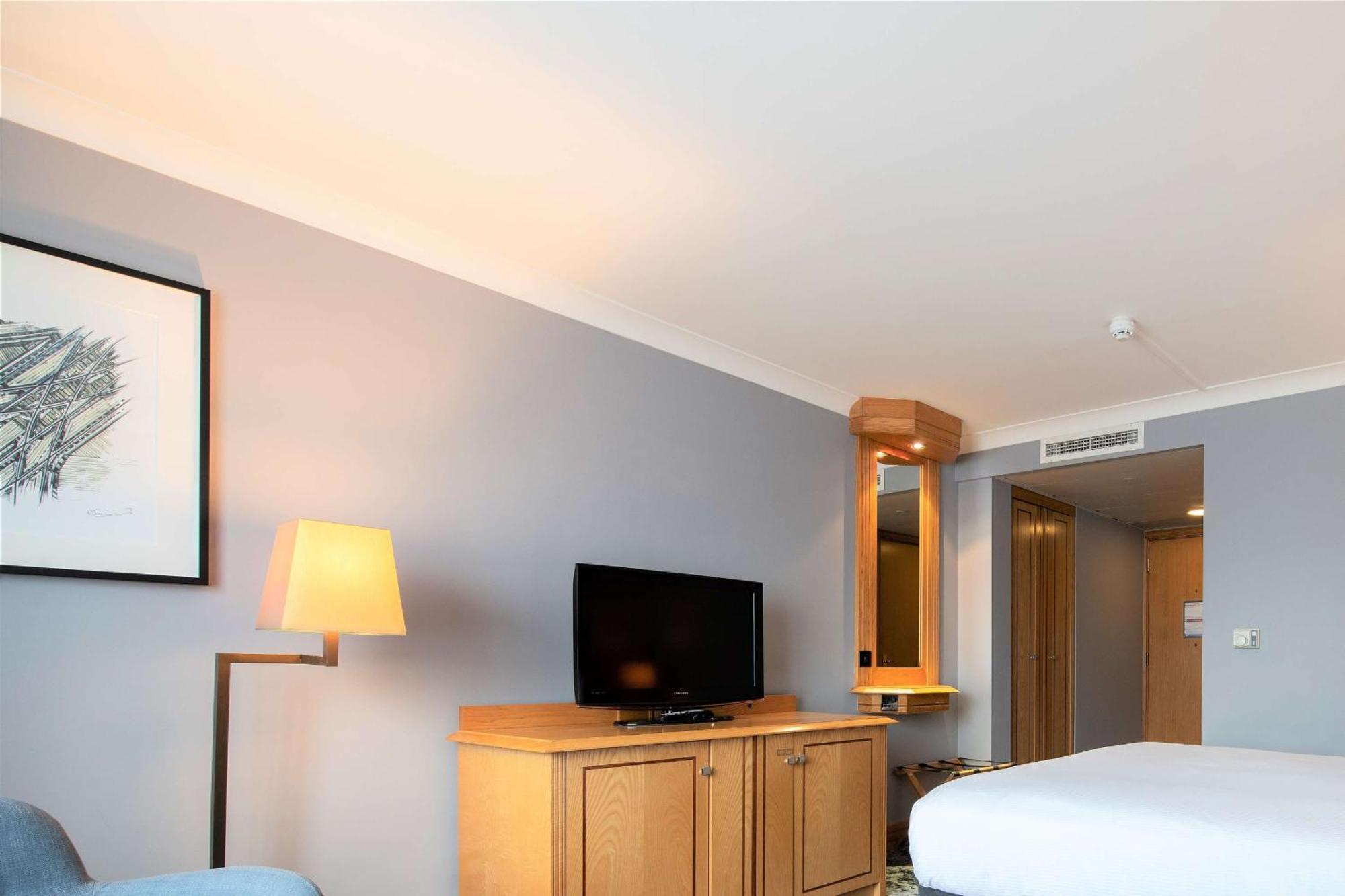 Doubletree By Hilton Swindon Hotel Εξωτερικό φωτογραφία